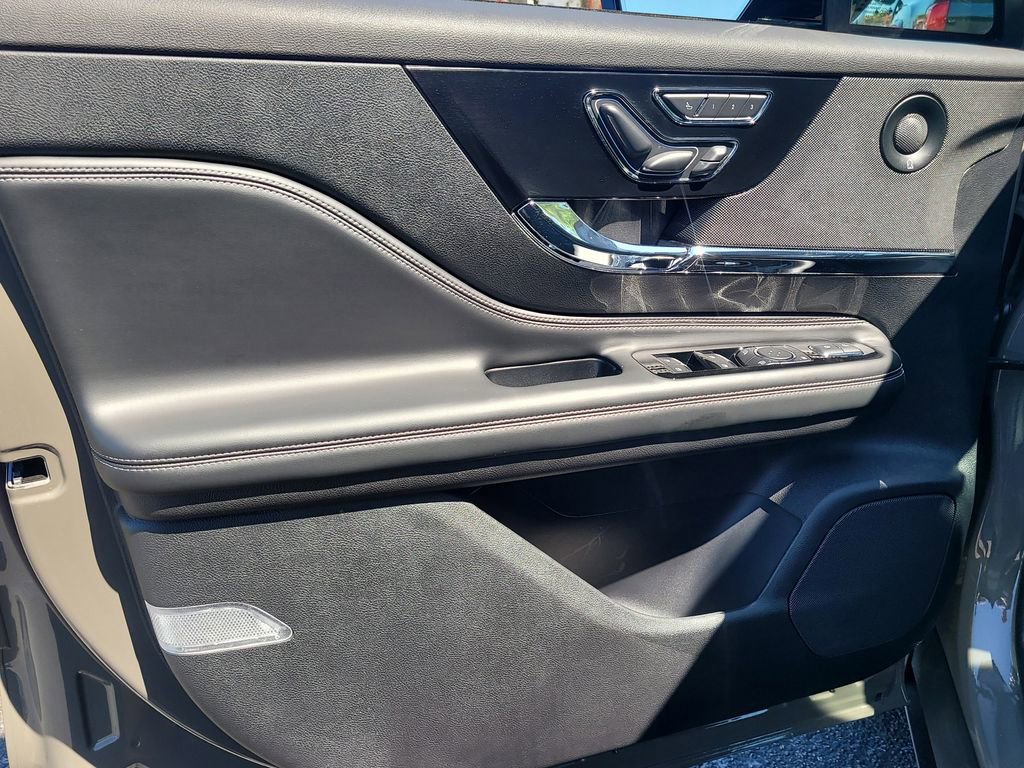 Used 2025 Lincoln Corsair Reserve w/ Equipment Group 202A image 14