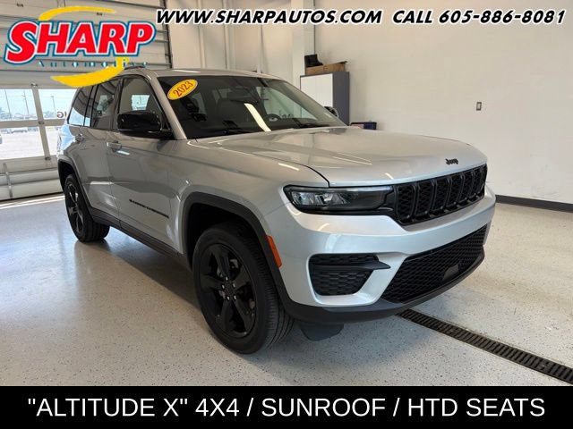 Used 2023 Jeep Grand Cherokee Altitude AWD/4WD image 1