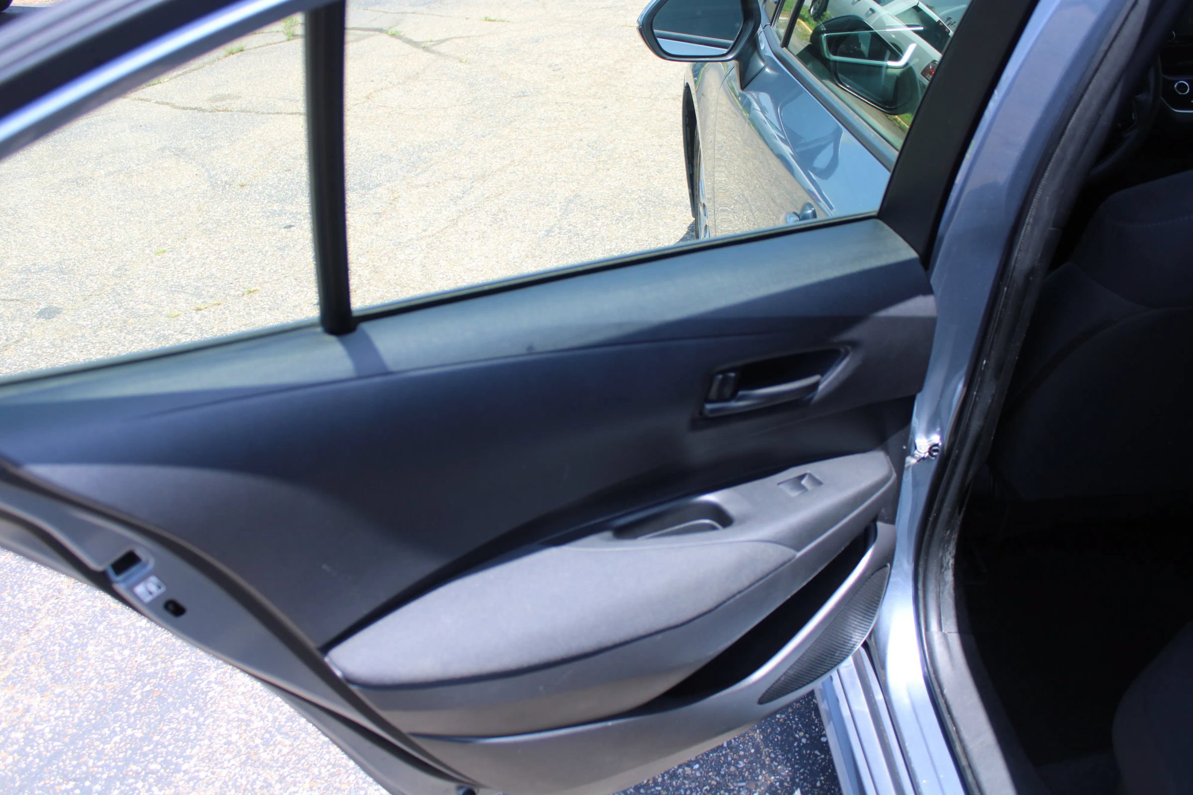 Used 2022 Toyota Corolla LE FWD image 17