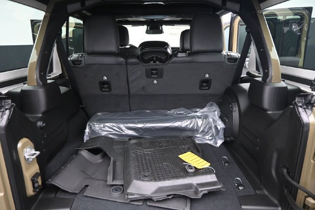 New 2026 Jeep Wrangler Unlimited Sahara AWD/4WD image 12