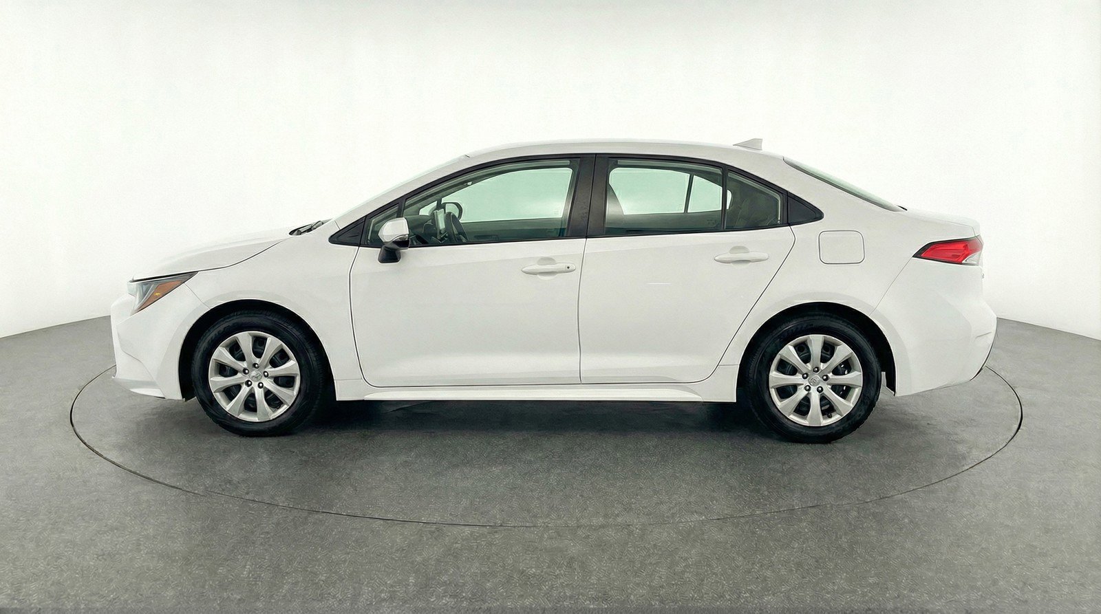 Used 2025 Toyota Corolla LE image 5