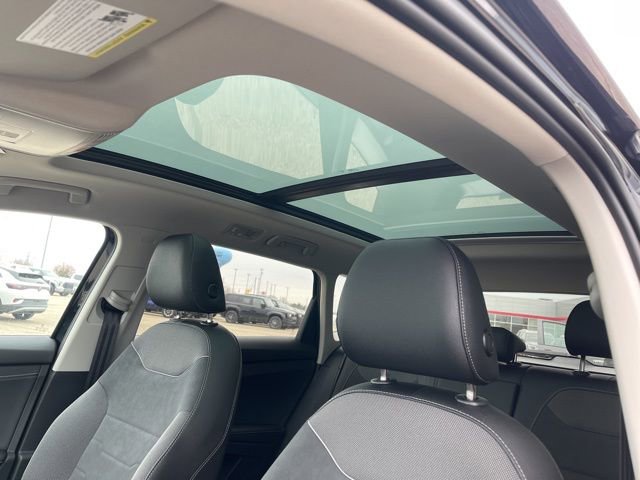 Used 2025 Volkswagen Taos SE image 19