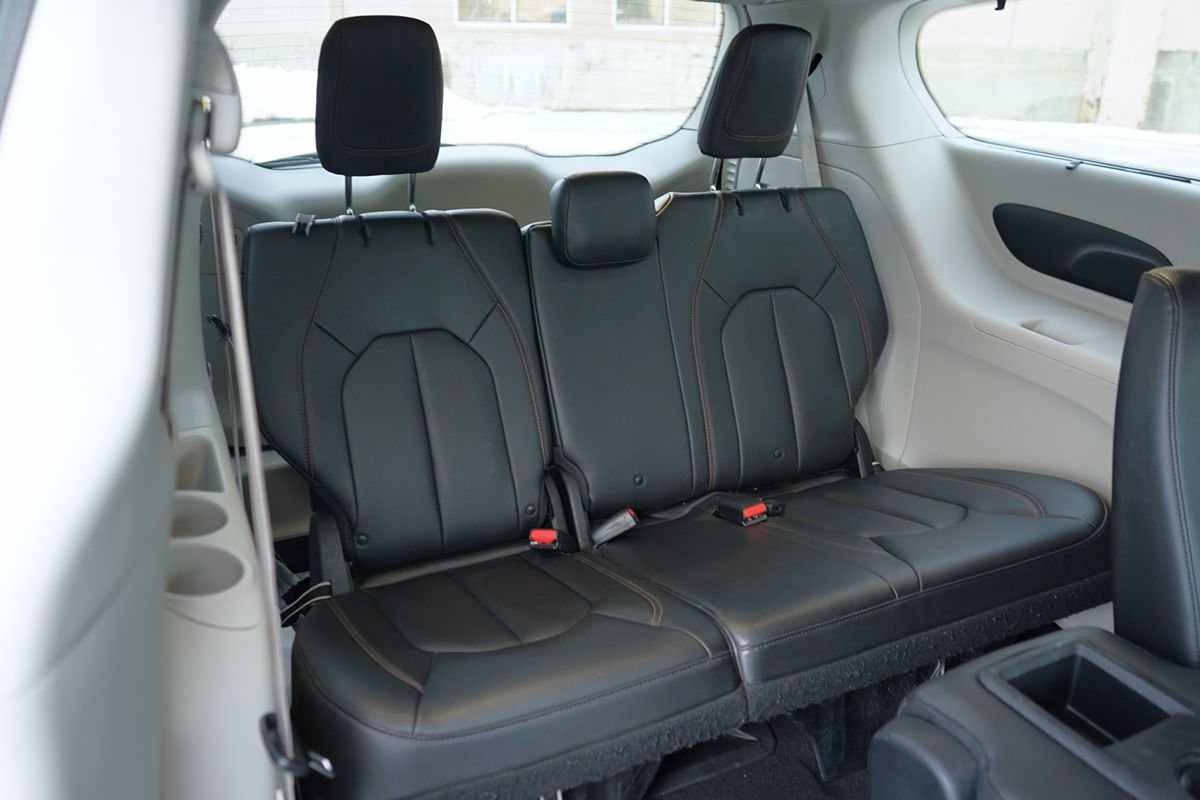 Used 2018 Chrysler Pacifica Touring-L FWD image 25