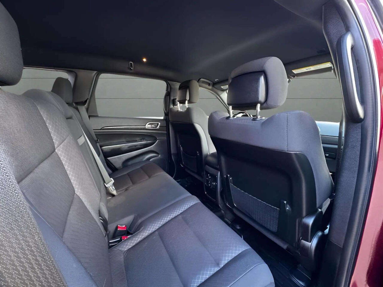 Used 2018 Jeep Grand Cherokee Laredo image 11