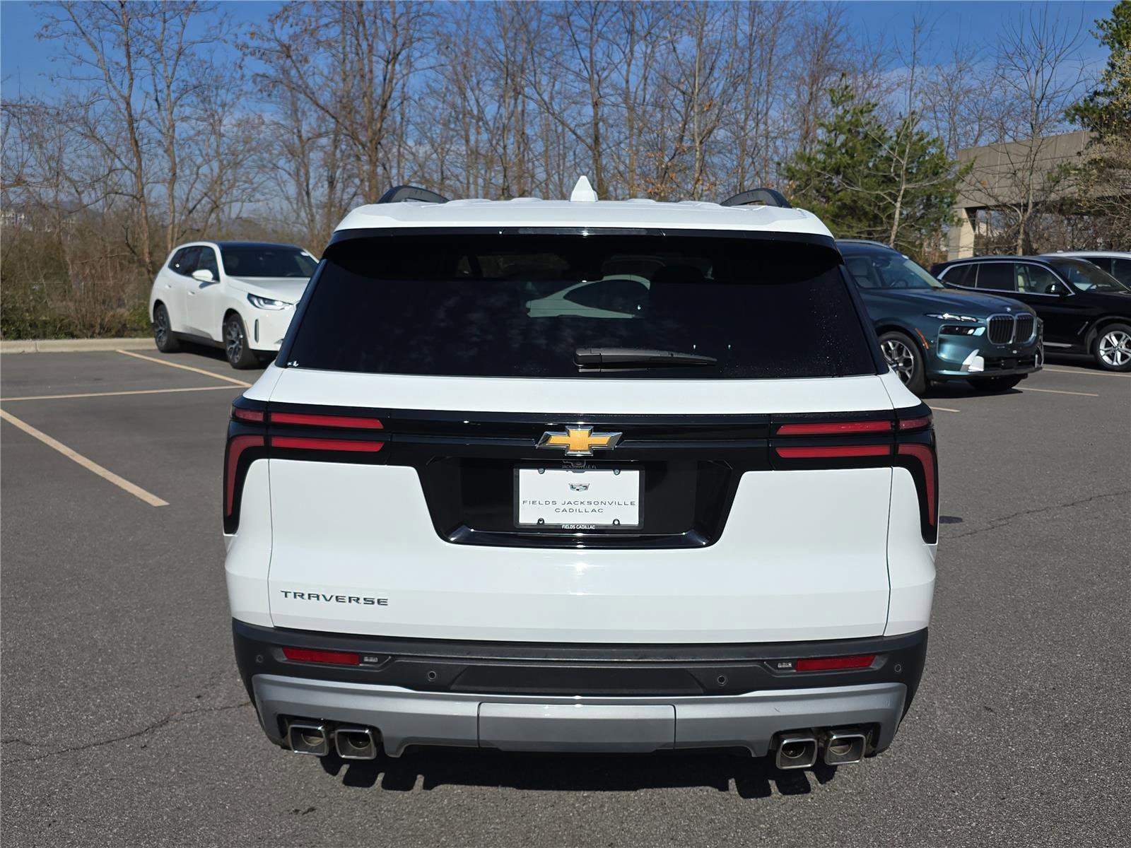 Used 2025 Chevrolet Traverse LT image 4