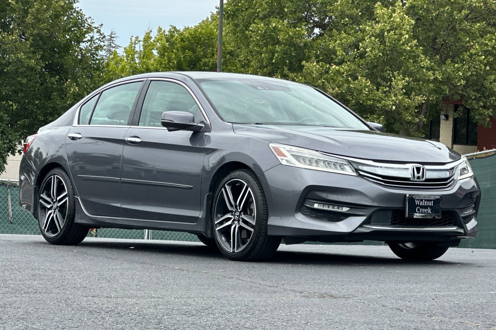 Used 2017 Honda Accord Touring image 7