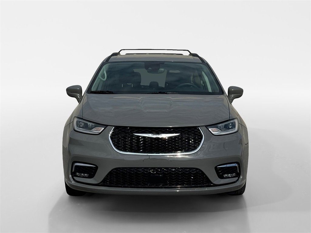 Used 2022 Chrysler Pacifica Touring-L image 2