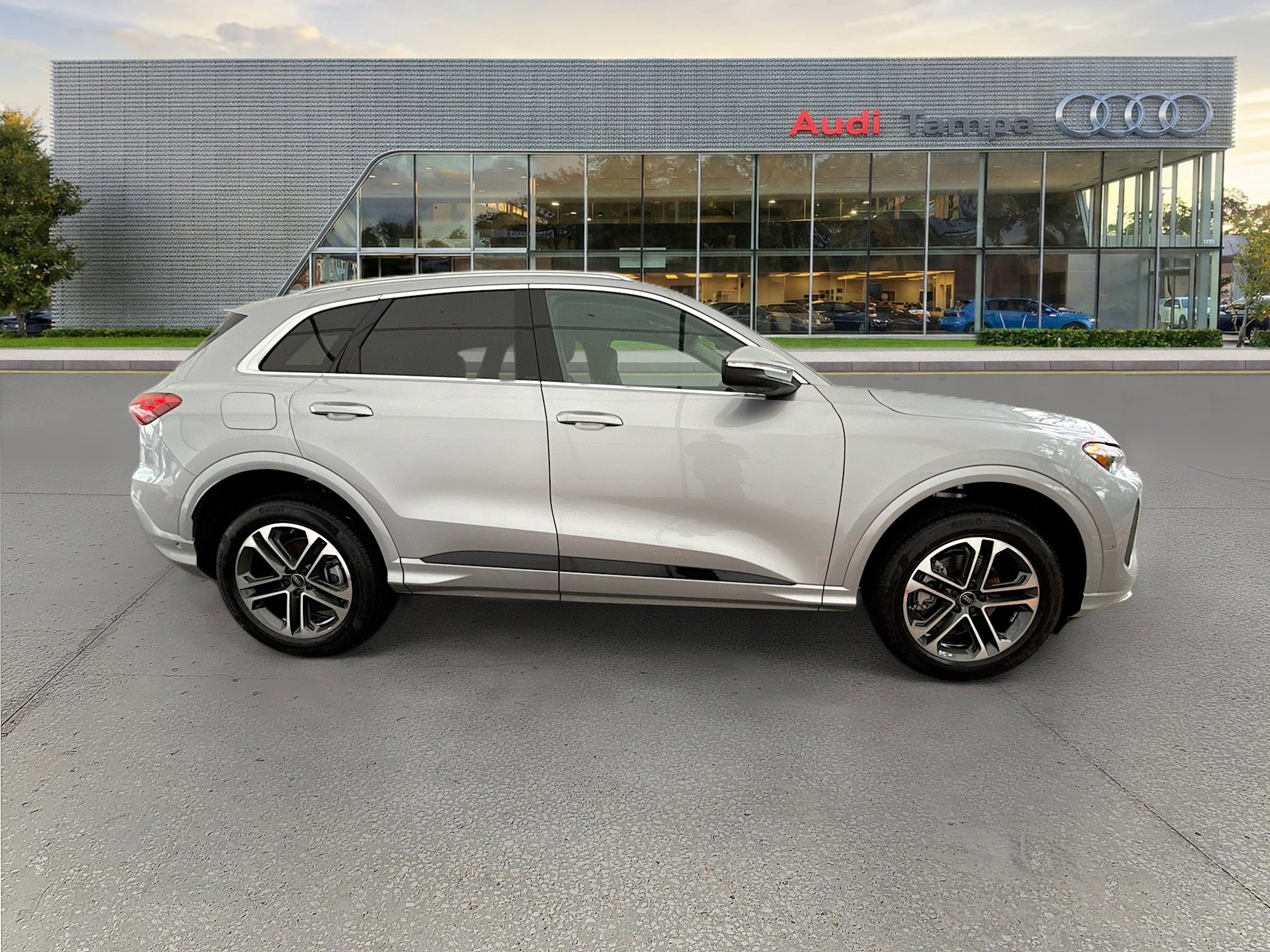 New 2025 Audi Q5 Premium image 2