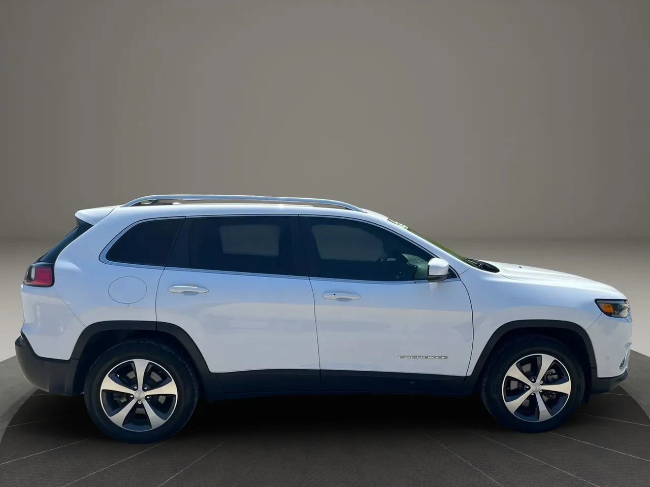 Used 2021 Jeep Cherokee Limited image 8