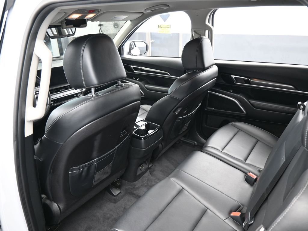 Used 2025 Kia Telluride LX FWD image 37