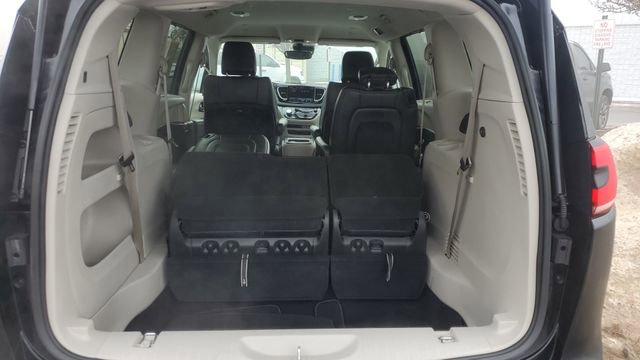 Certified 2024 Chrysler Pacifica Touring-L image 28