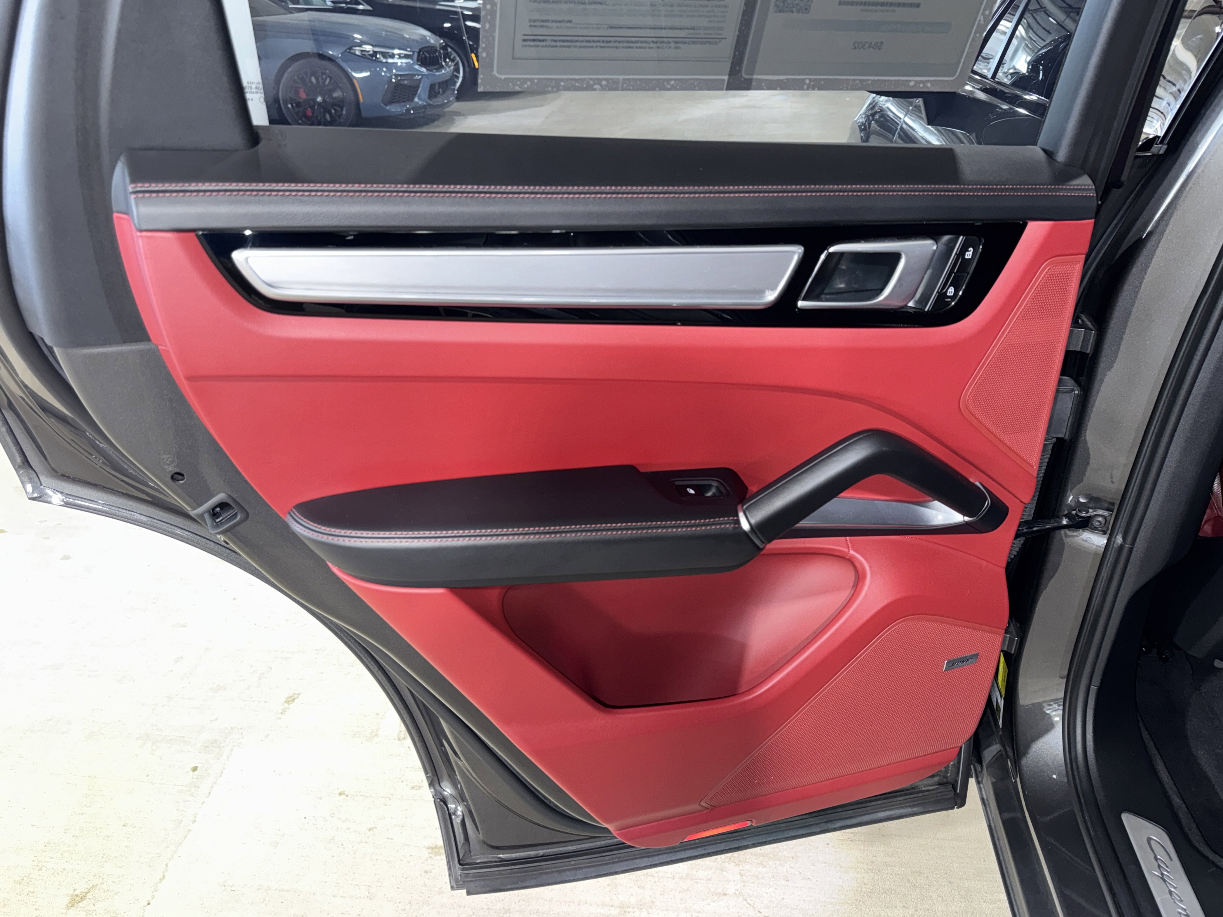 Used 2022 Porsche Cayenne Turbo image 16