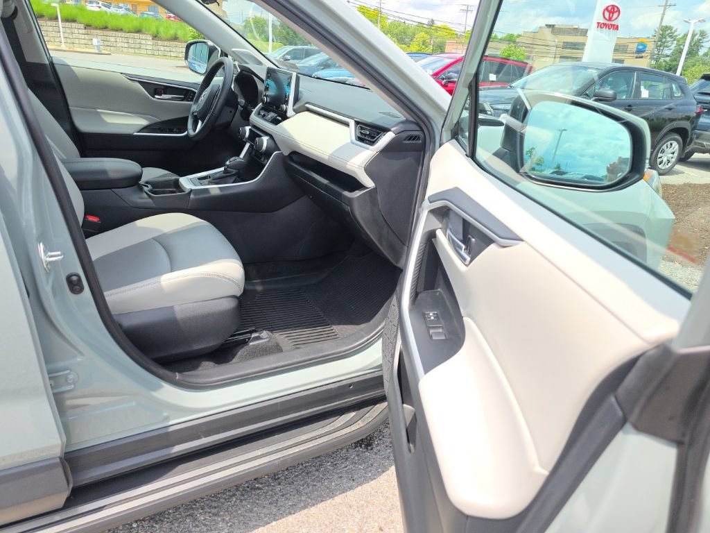 Certified 2021 Toyota RAV4 XLE Premium AWD/4WD image 9