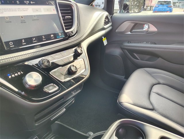 New 2026 Chrysler Pacifica Select image 27