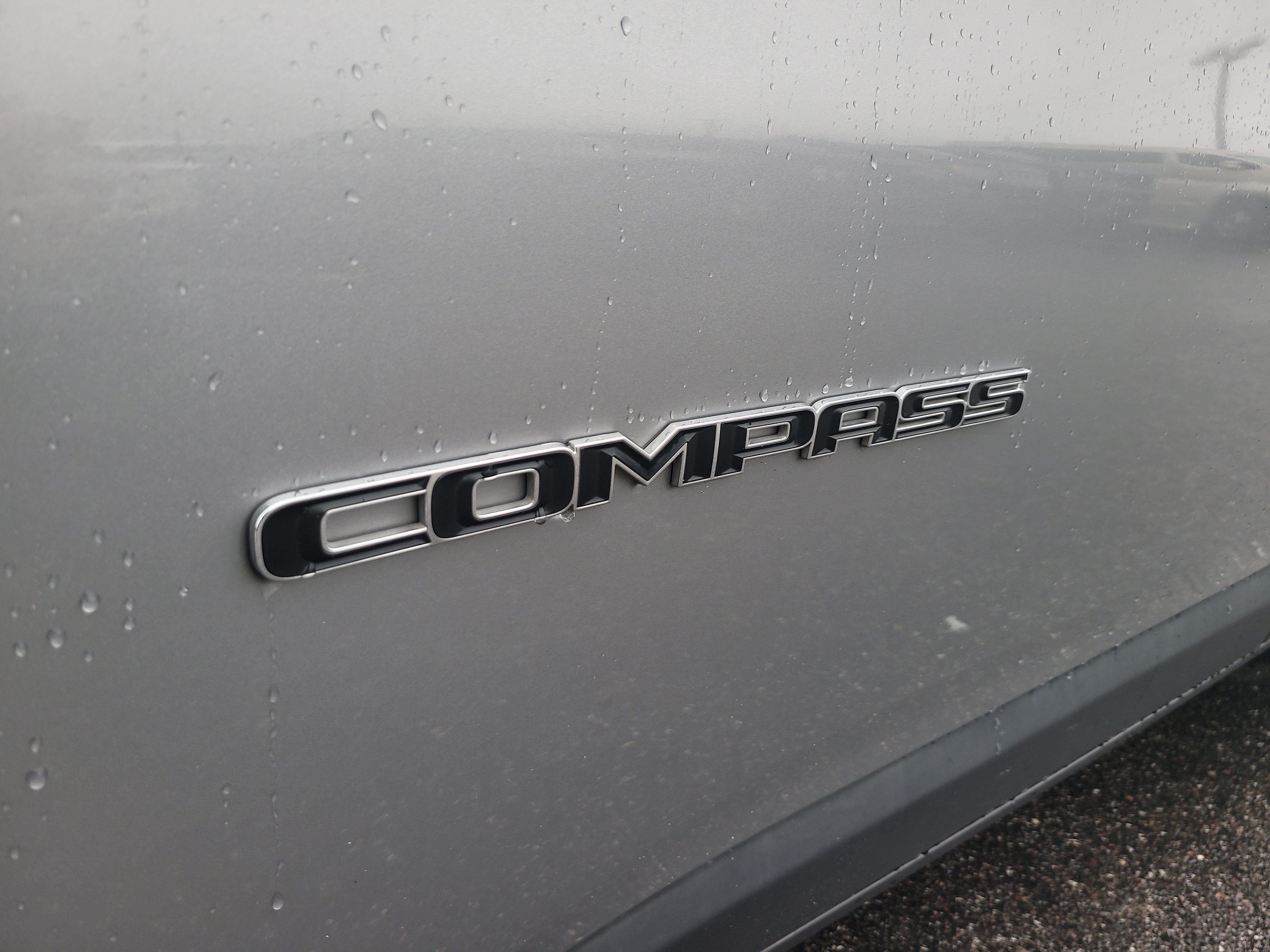 Used 2022 Jeep Compass Latitude FWD image 9