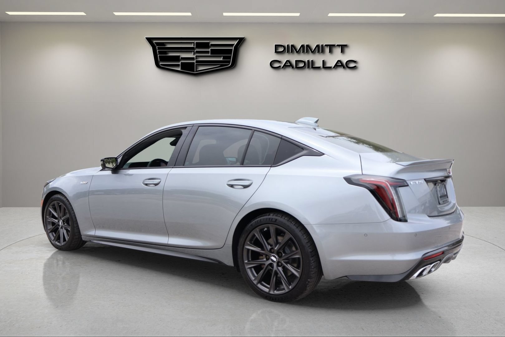 Used 2026 Cadillac CT5 V RWD image 3
