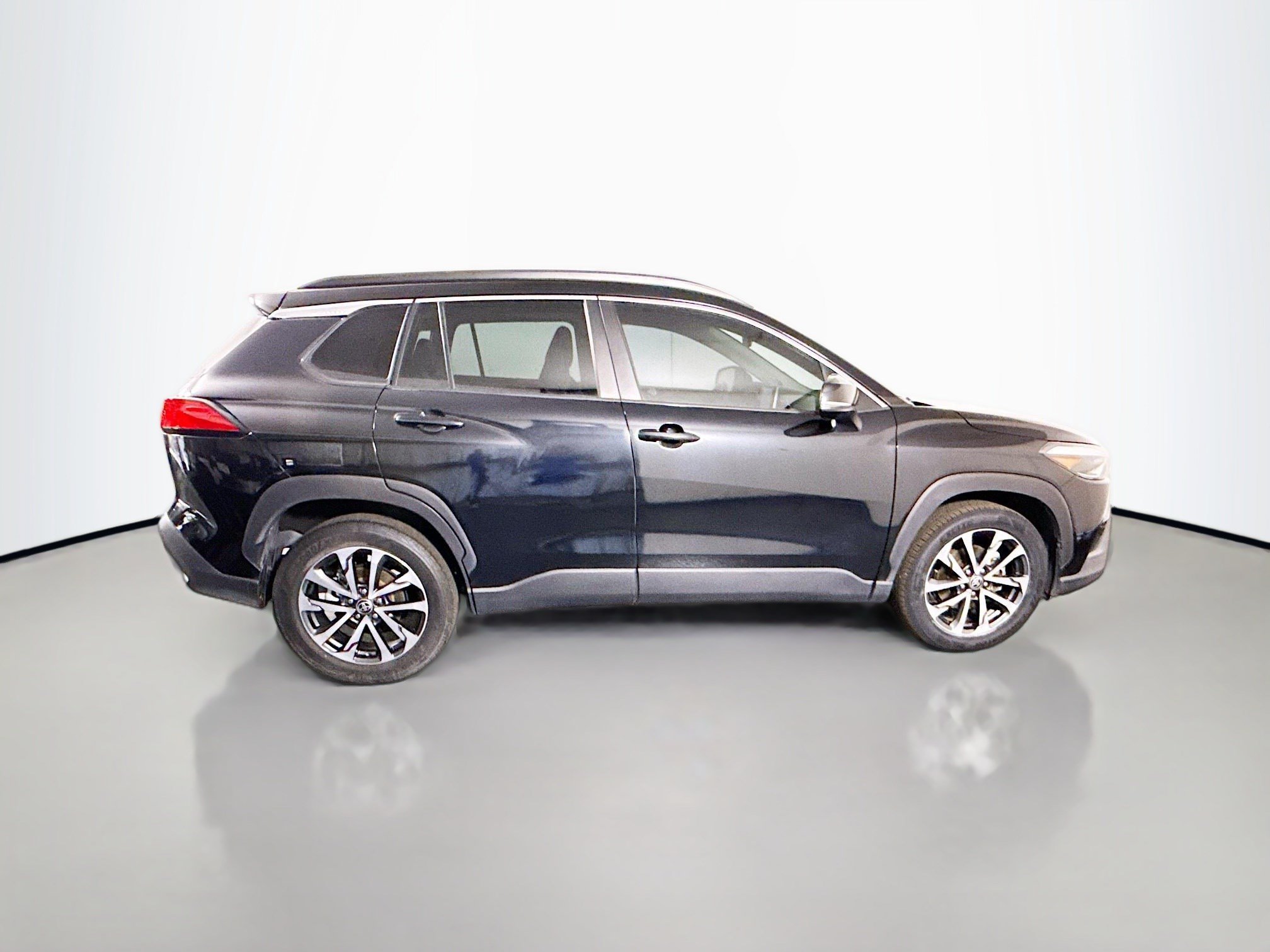 Used 2022 Toyota Corolla Cross XLE FWD image 11