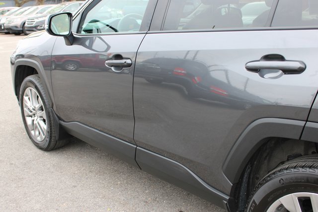 Used 2023 Toyota RAV4 XLE Premium image 50