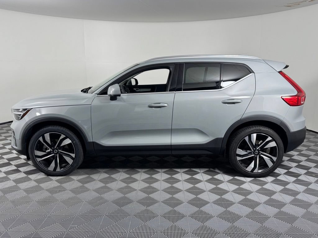 Certified 2024 Volvo XC40 B5 Plus w/ Climate Package AWD/4WD image 12