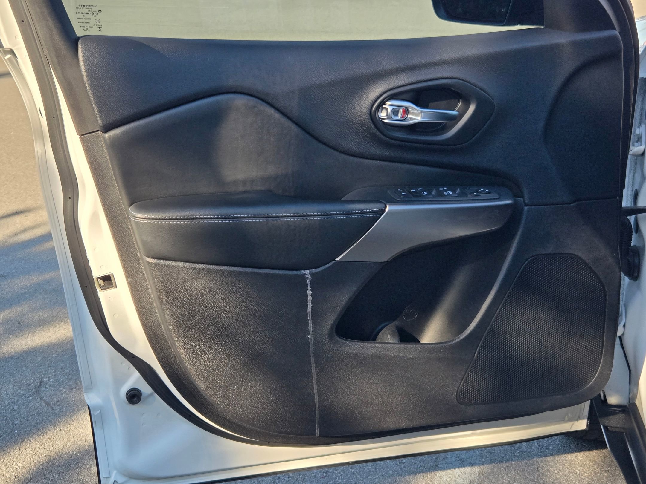 Used 2021 Jeep Cherokee Latitude image 24