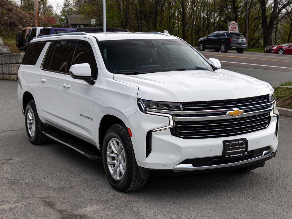 Used 2022 Chevrolet Suburban LT AWD/4WD image 3