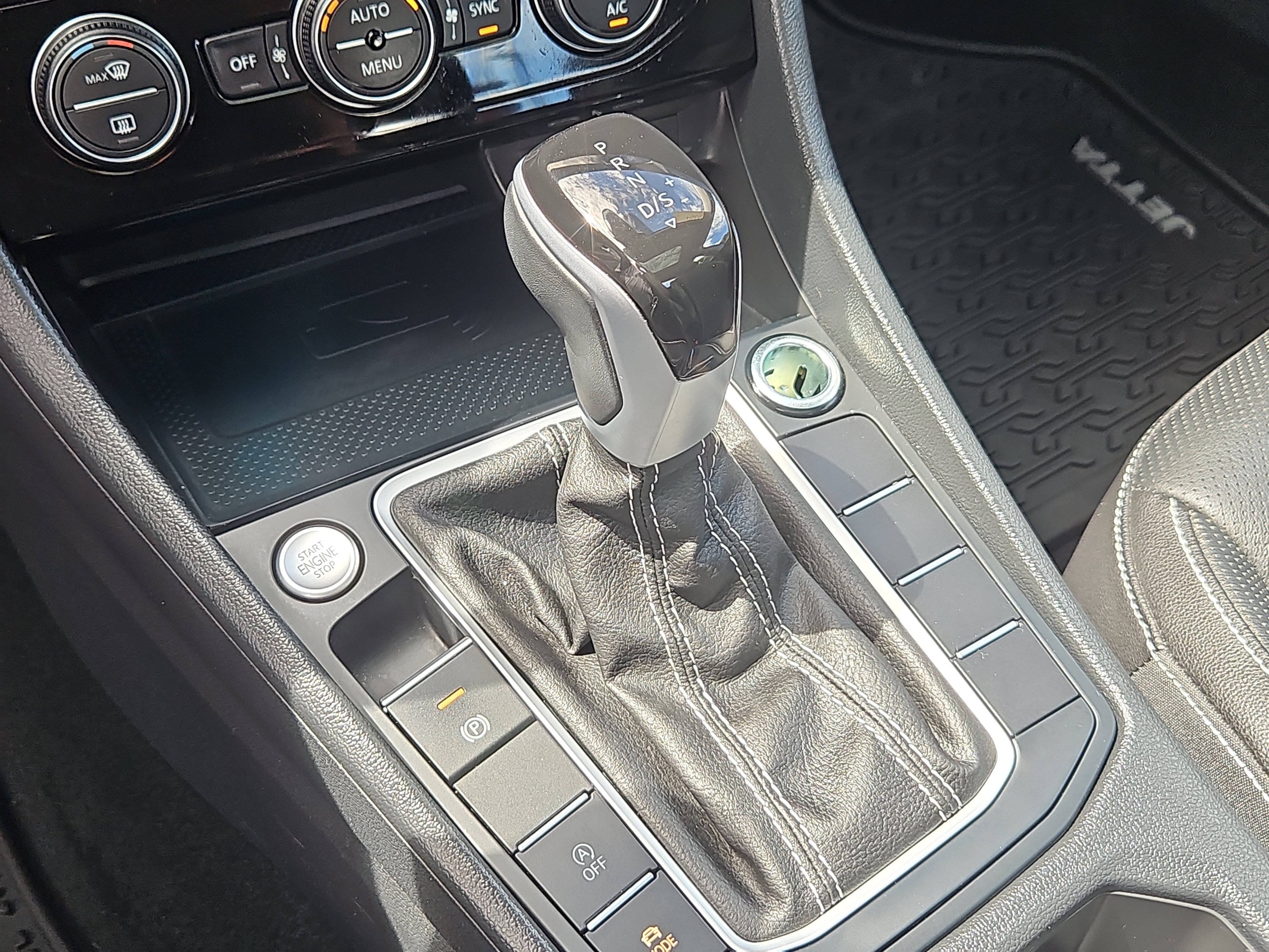Certified 2024 Volkswagen Jetta SEL FWD image 26
