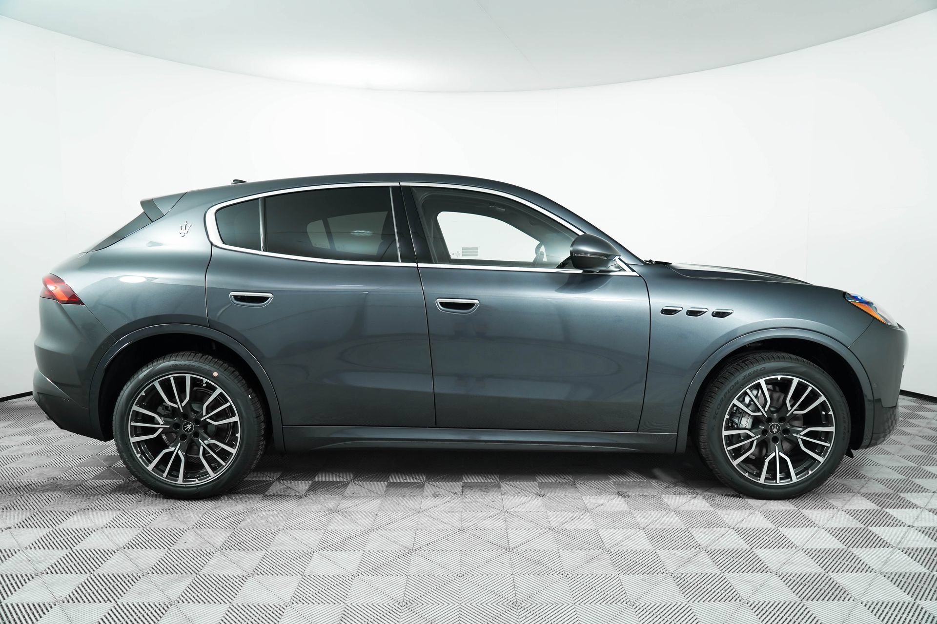 Used 2025 Maserati Grecale GT AWD/4WD image 8