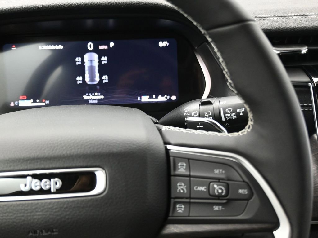 New 2025 Jeep Grand Cherokee Limited image 23