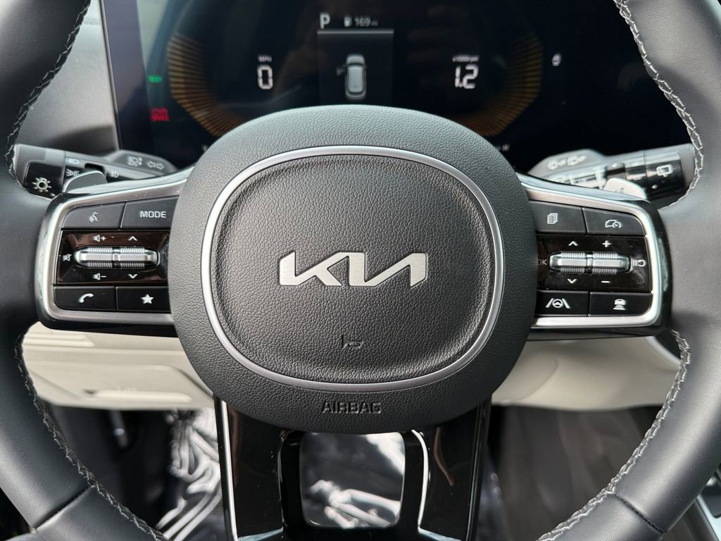 Certified 2025 Kia Sorento EX image 22