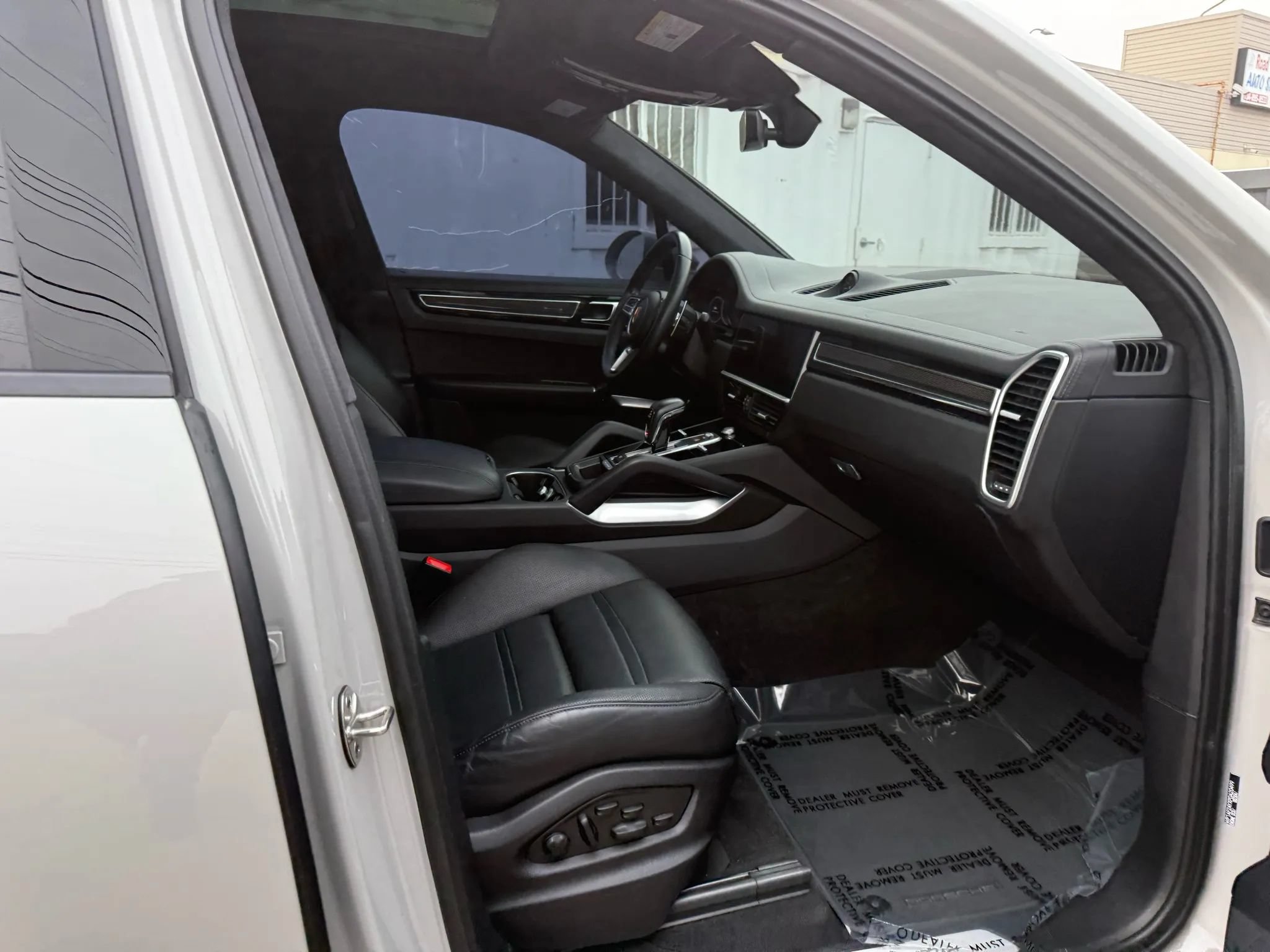Used 2023 Porsche Cayenne Turbo w/ Premium Package Plus AWD/4WD image 29