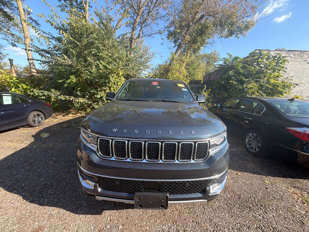 Used 2023 Jeep Wagoneer Series II w/ Premium Group I AWD/4WD image 2