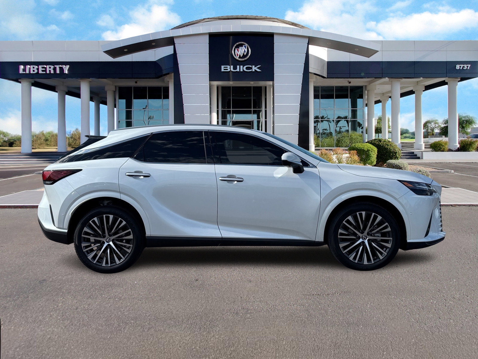 Used 2024 Lexus RX 350 FWD image 2