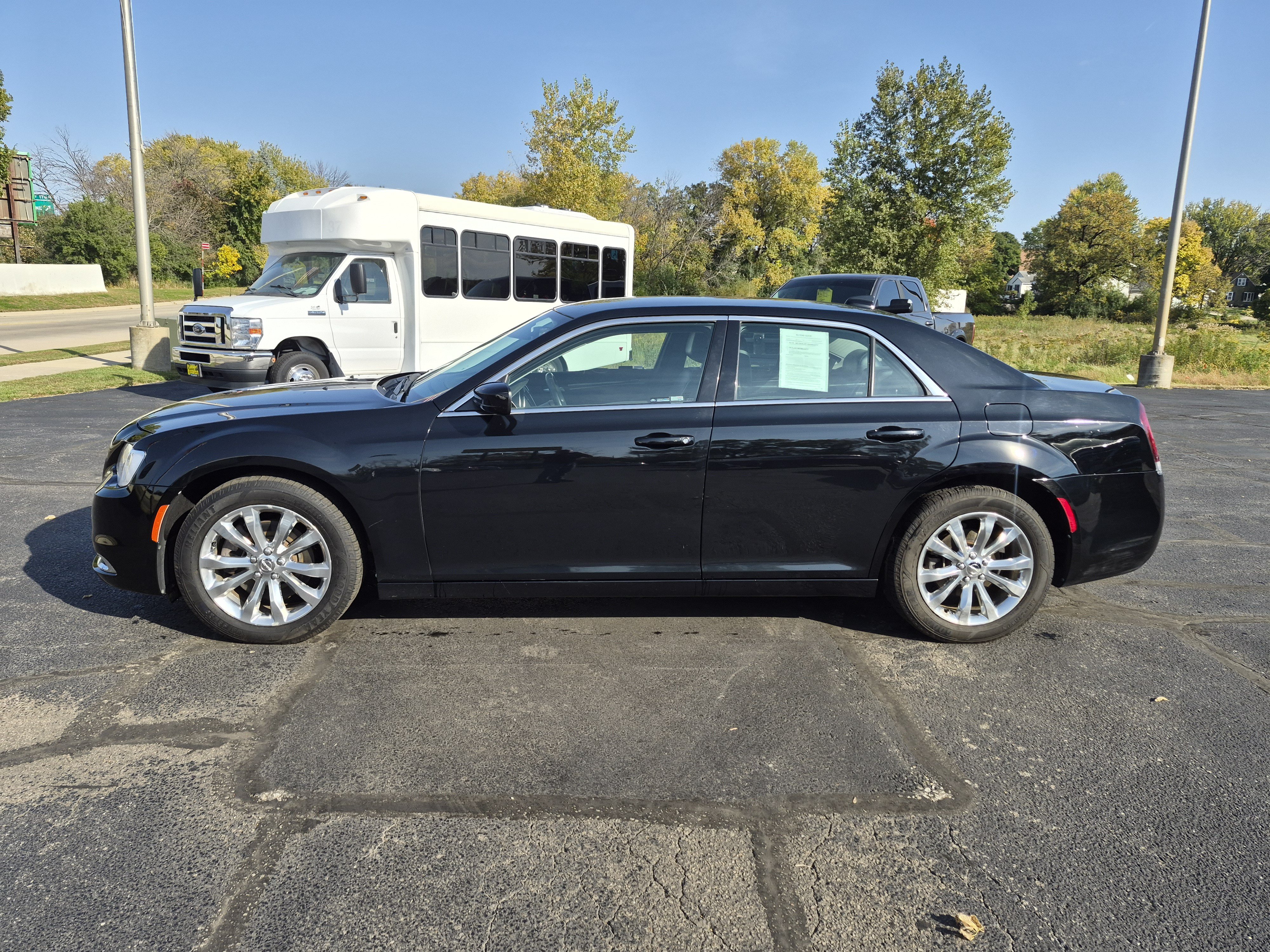Used 2017 Chrysler 300 Limited AWD/4WD image 5