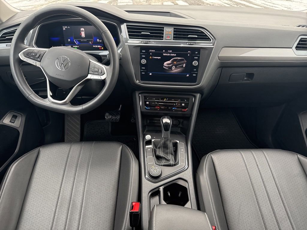 Used 2022 Volkswagen Tiguan SE w/ Panoramic Sunroof Package image 12