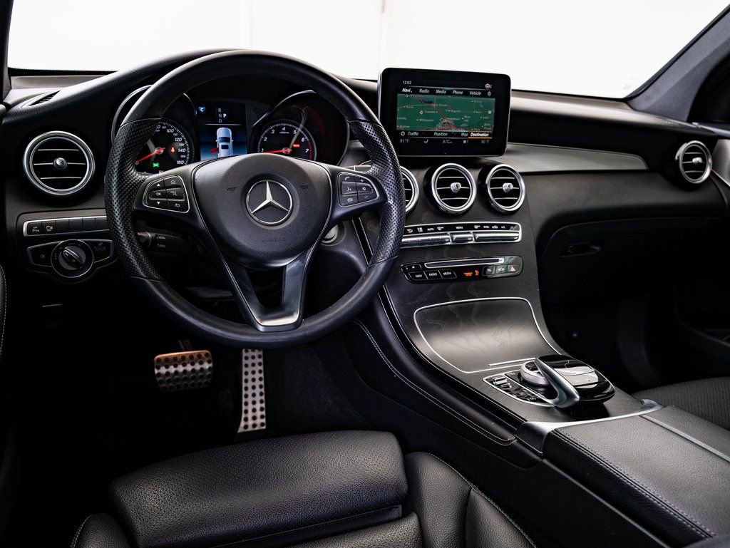 Used 2019 Mercedes-Benz GLC 300 4MATIC Coupe image 4