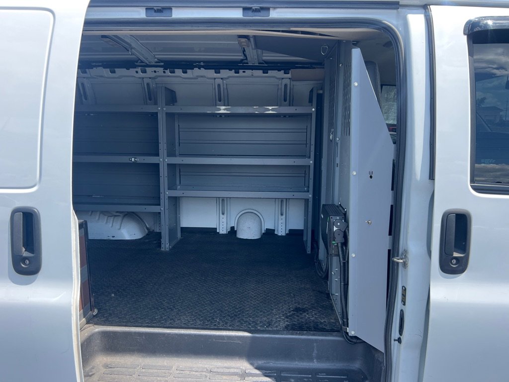 Used 2018 Chevrolet Express 3500 w/ Driver Convenience Package image 21