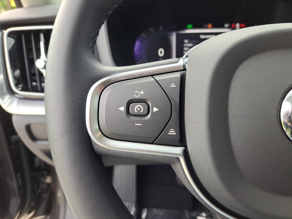 Used 2025 Volvo S60 B5 Core image 18