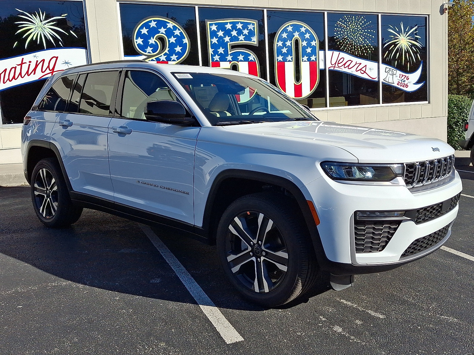 New 2027 Jeep Grand Cherokee Limited AWD/4WD image 2