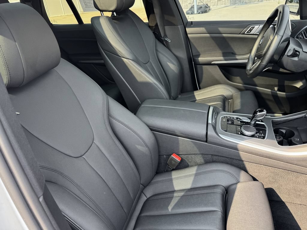 Used 2022 BMW X5 xDrive40i w/ Parking Assistance Package AWD/4WD image 31