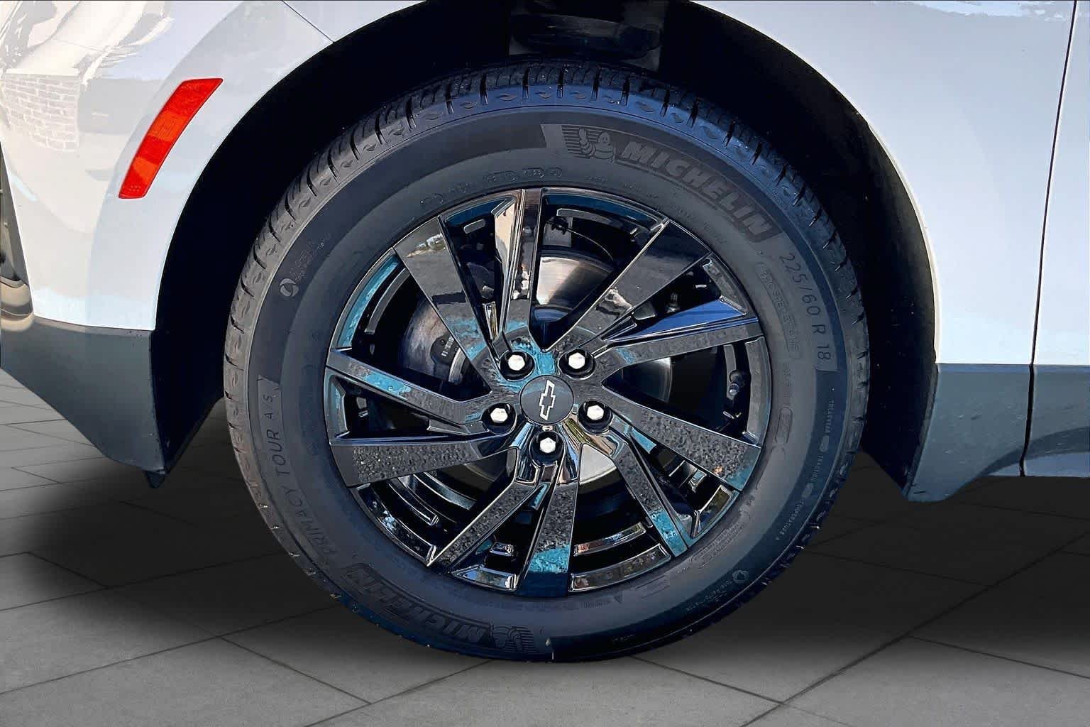 Used 2023 Chevrolet Equinox LS w/ Midnight Edition FWD image 11