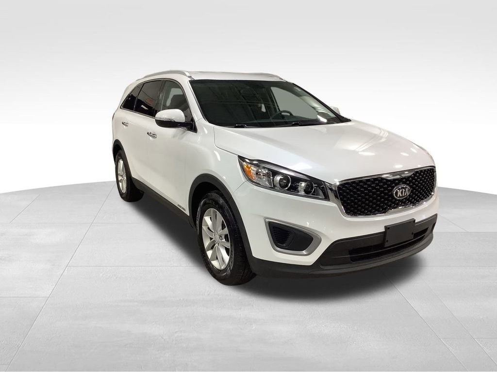 Used 2016 Kia Sorento LX image 3