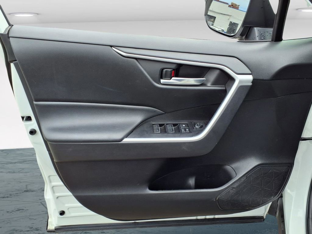 Used 2022 Toyota RAV4 XLE w/ Convenience Package image 13