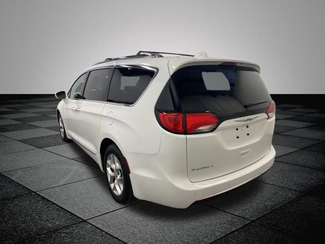 Used 2018 Chrysler Pacifica Touring-L Plus w/ Advanced Safetytec Group image 5