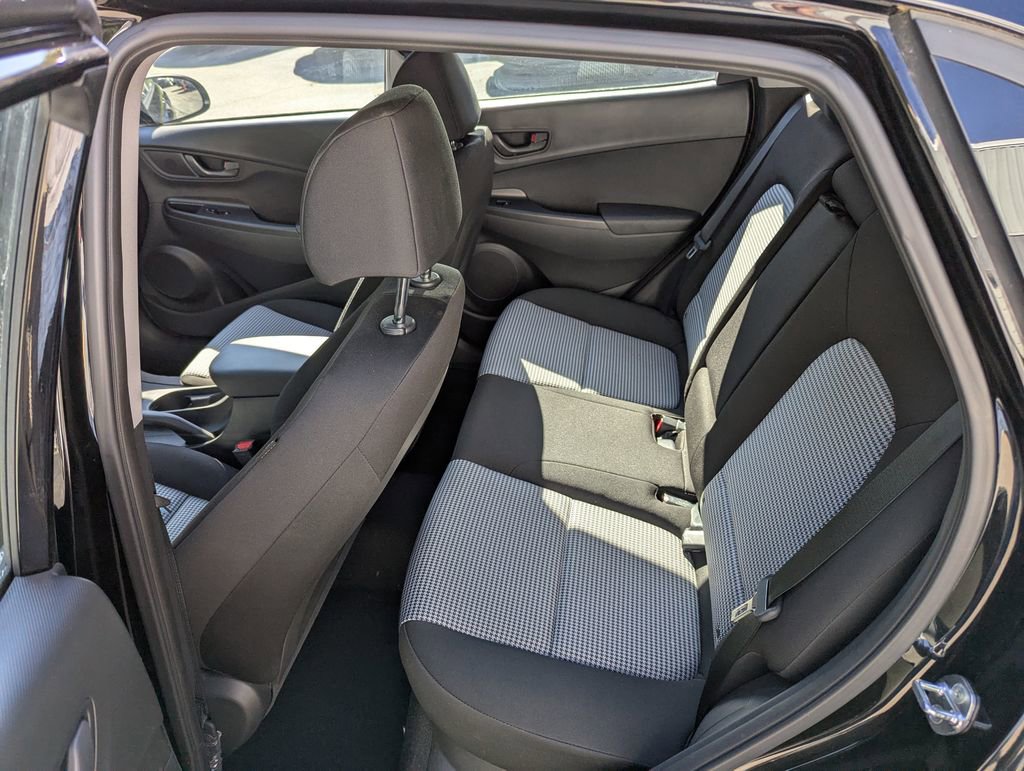 Used 2023 Hyundai Kona SE image 7