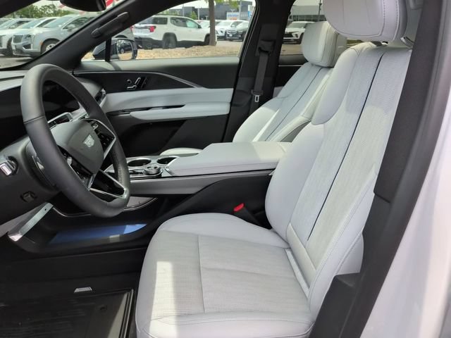 Used 2024 Cadillac Lyriq Luxury AWD/4WD image 16