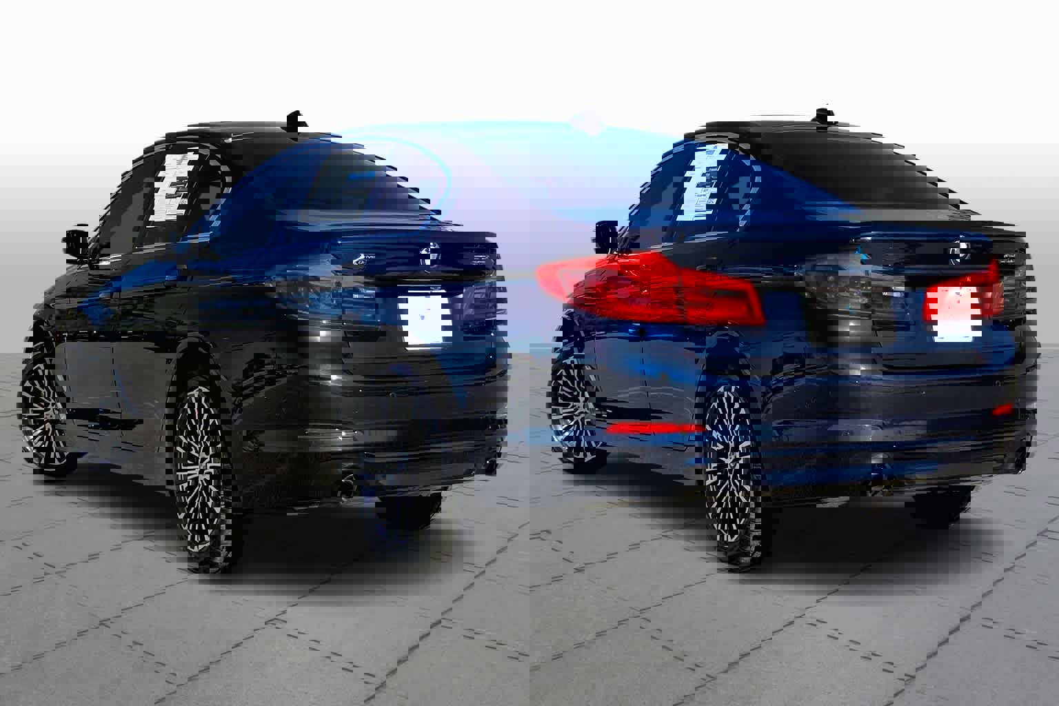 Used 2020 BMW 530i xDrive w/ Premium Package image 11