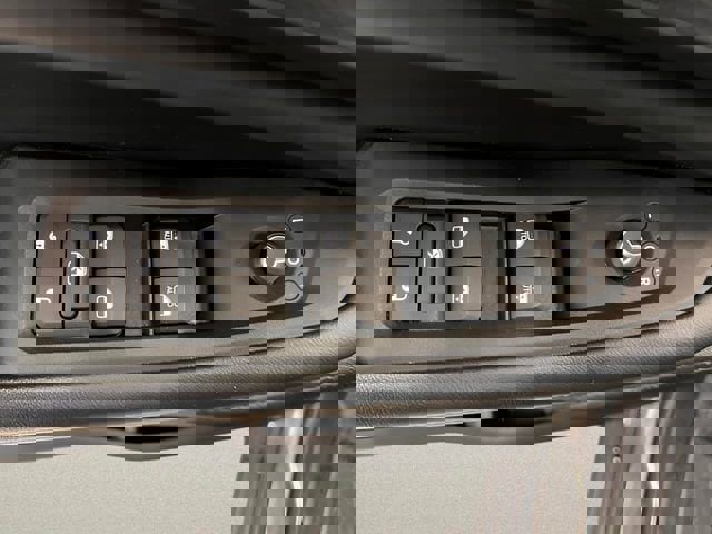 Used 2023 Jeep Grand Cherokee L Laredo image 17