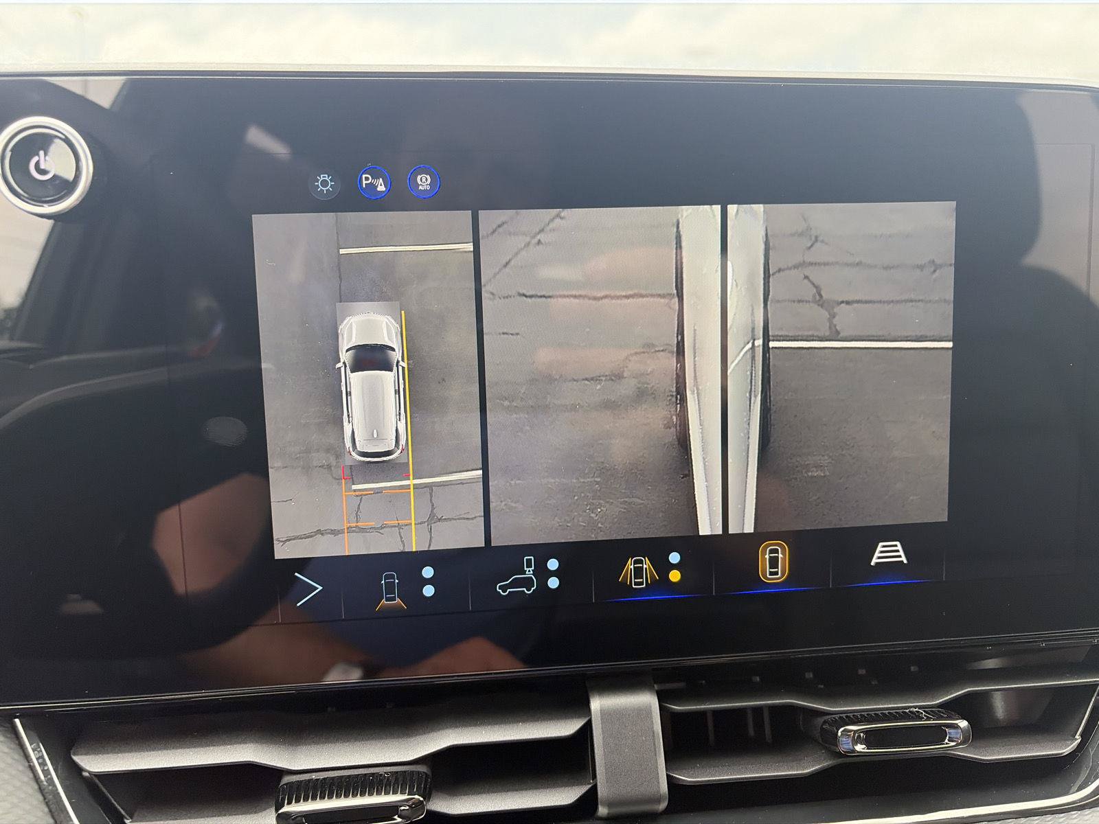 New 2027 Chevrolet Equinox RS w/ Safety and Technology Package AWD/4WD image 28