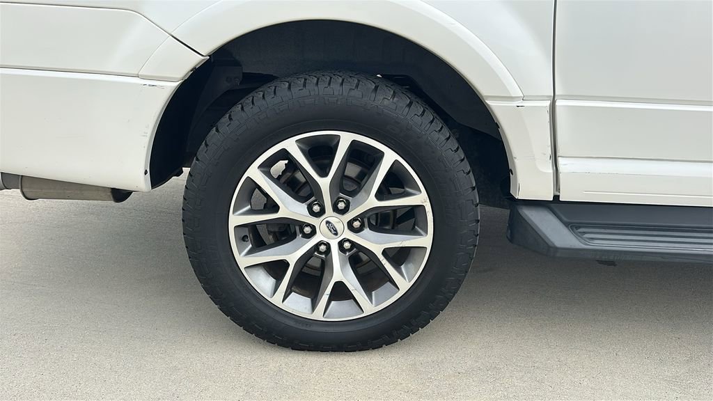 Used 2017 Ford Expedition EL XLT w/ Equipment Group 202A RWD image 16