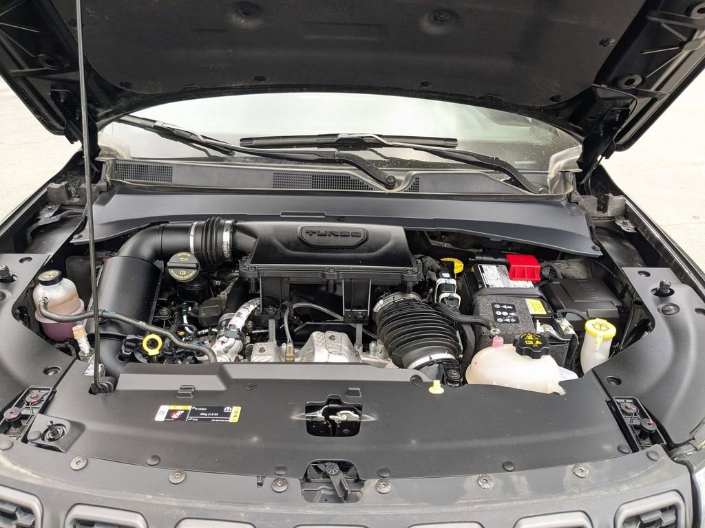 Used 2025 Jeep Compass Trailhawk image 18